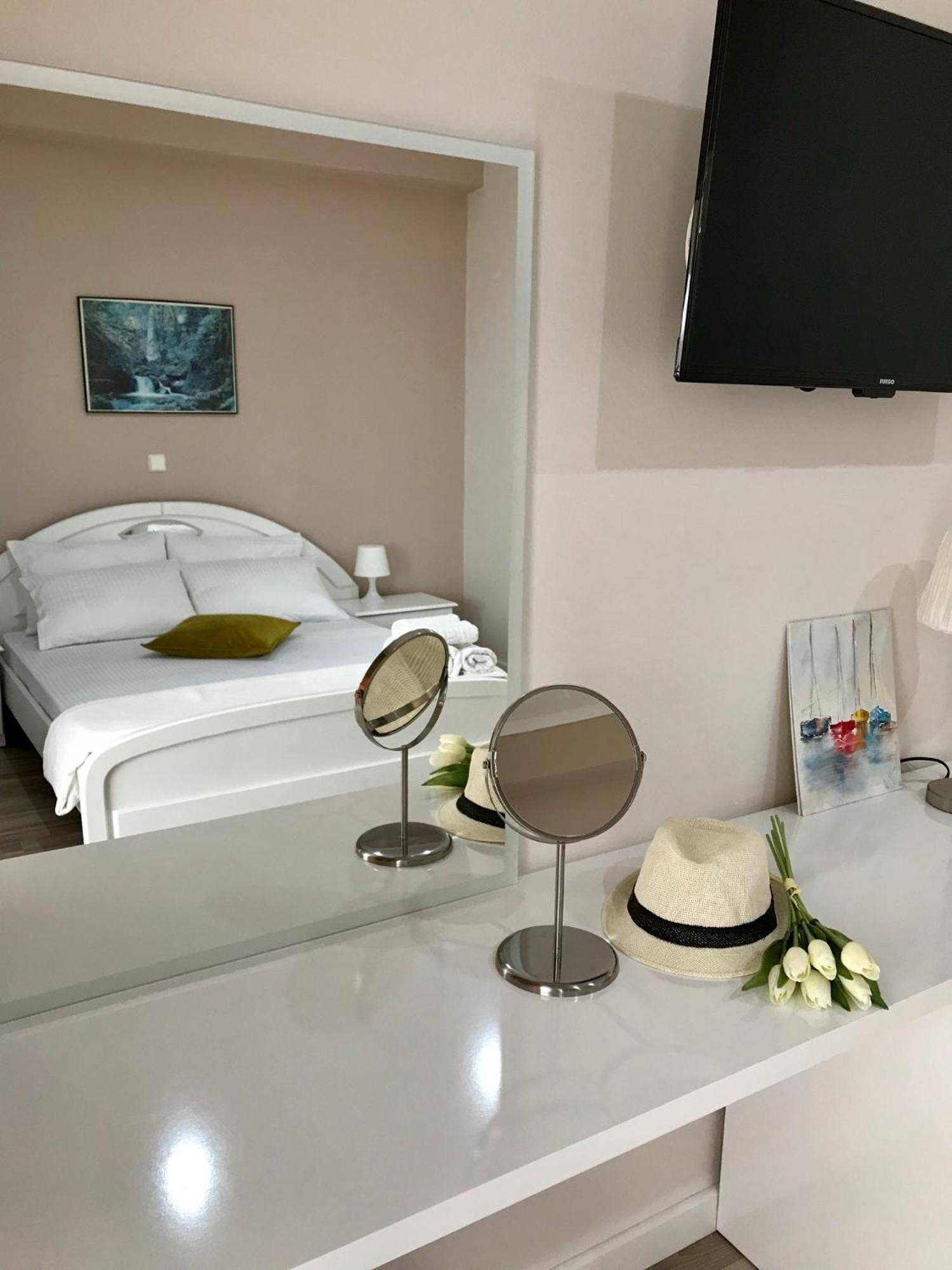 Joy Hotel Саранда Экстерьер фото